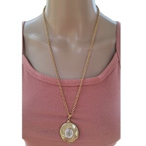 ​Vintage 1960s-70s Saxony Ornate Goldtone Locket Watch Pendant Necklace